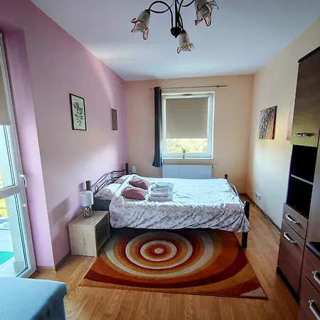 Sylvia Self Check-in Netflix Апартаменты *